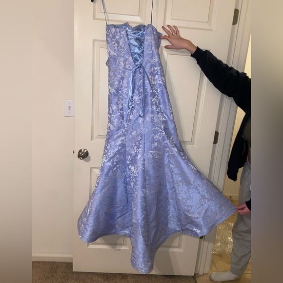 PROM DRESS - Picture 5 of 9